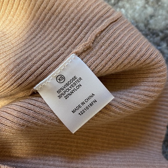 Fashion Nova Sweater NWOT XS🎉 - Picture 4 of 5